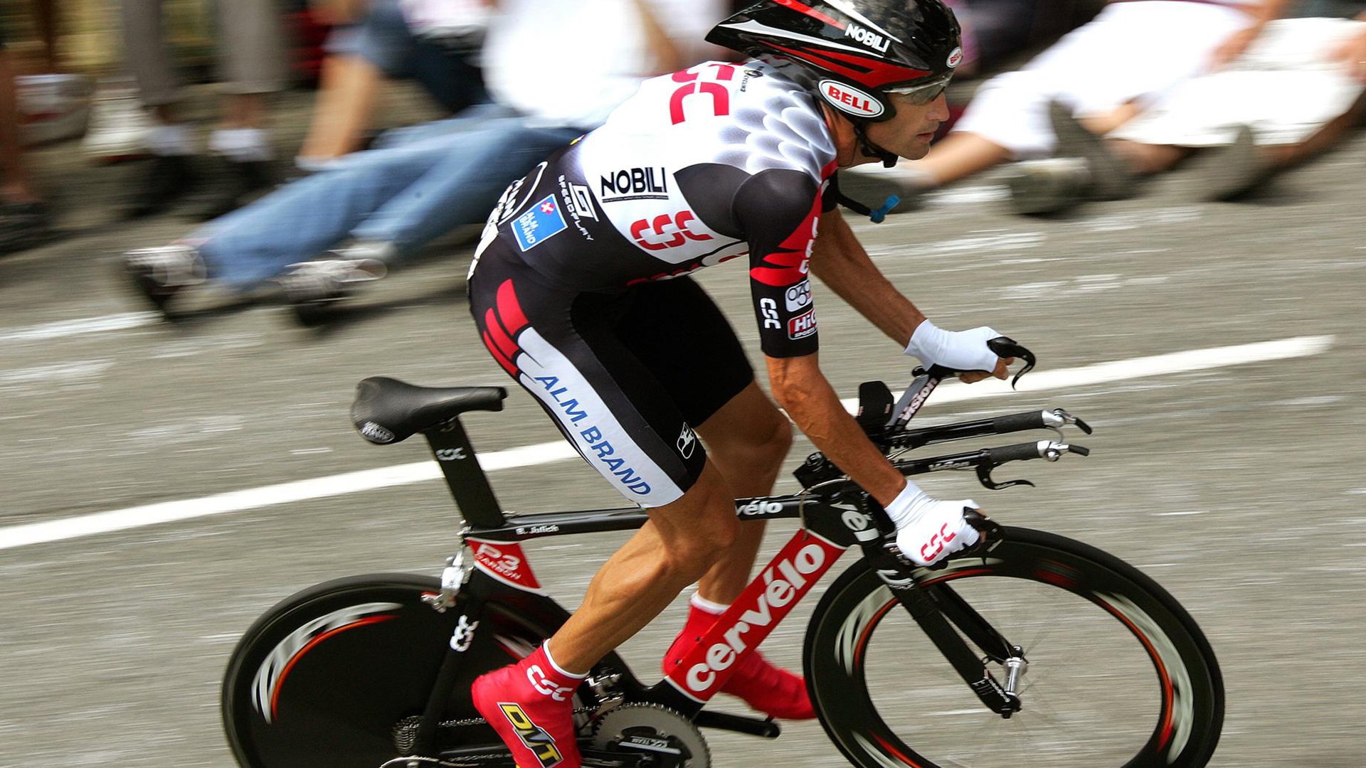 DB官方网站-马克西的星火，德甲争冠夜，一人改写历史的90分钟