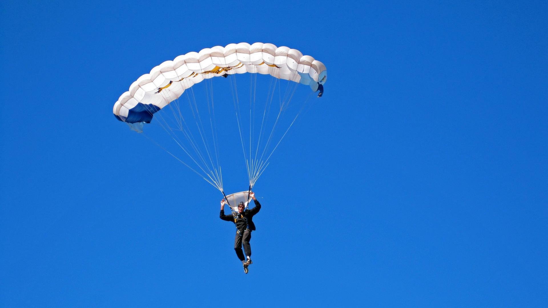当东方广厦遇上西方开拓者,爱德华兹如何用一场爆破秀改写防线认知
